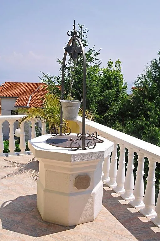 Apartments Petricic With Swimming Pool Ičići